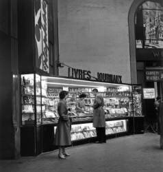 Station kiosk (Rue des Archives) - Muzeo.com