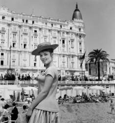 Agnes Laurent au Festival de Cannes (Rue des Archives) - Muzeo.com
