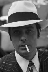 Alain Delon lors du tournage de 'Borsalino and Co' à Marseille (Jean-Pierre Bonnotte) - Muzeo.com