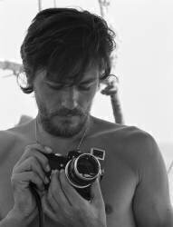 Alain Delon sur le film 'Les Aventuriers' en 1966 (Jean-Pierre Bonnotte) - Muzeo.com