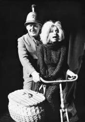 Annie Cordy et Bourvil sur un vélo (Keystone) - Muzeo.com