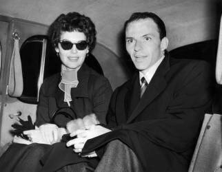 Ava Gardner et Franck Sinatra dans leur voiture (Keystone) - Muzeo.com