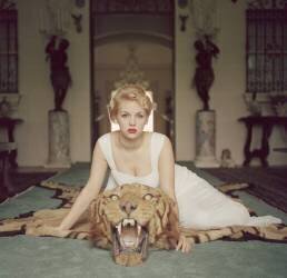Beauty And The Beast (Slim Aarons) - Muzeo.com