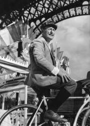 Bourvil sur le plateau du film Les Cracks (Keystone) - Muzeo.com