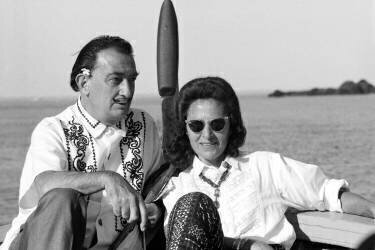 Cadaques : Salvador Dali chez lui, avec sa femme (Giancarlo Botti) - Muzeo.com