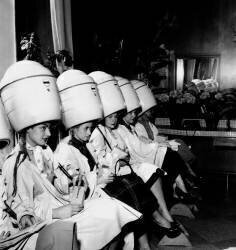 Casque de séchage à musique (Rue des Archives) - Muzeo.com