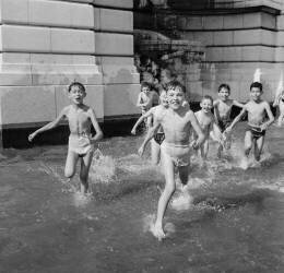 Chaleur à Paris (Rue des Archives) - Muzeo.com