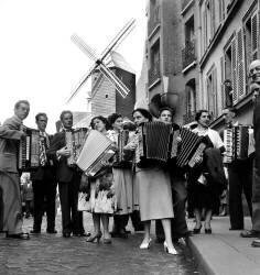 Concours Mondial d'Accordéon à Montmartre (Rue des Archives) - Muzeo.com