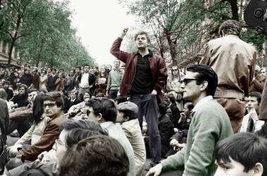 Daniel Cohn-Bendit lors d'une manifestation pour la protestation des étudiants le 9 mai 1968 (Rue des Archives) - Muzeo.com