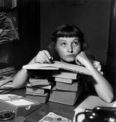 Début de l'année scolaire, Paris, septembre 1953 (Rue des Archives) - Muzeo.com