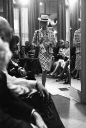 Défilé Chanel en 1969 (Reporters Associés) - Muzeo.com