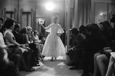 Défilé Chanel en 1969 (Reporters Associés) - Muzeo.com