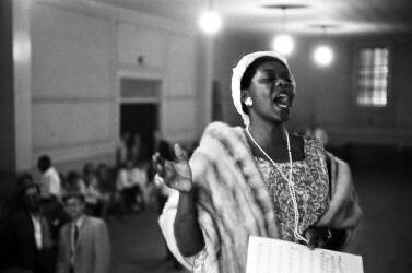 Dinah Washington Sings At A Church Service (Michael Ochs) - Muzeo.com