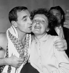 Edith Piaf et Charles Aznavour (Rue des Archives) - Muzeo.com