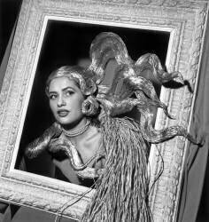 Fête de la coiffure, dans un cabaret à Paris, le 6 janvier 1952 (Rue des Archives) - Muzeo.com