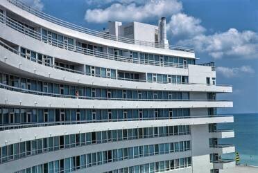 Fontainebleau Hilton, Miami Beach, Florida (John Margolies) - Muzeo.com