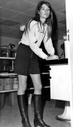 Francoise Hardy le 17 novembre 1967 (Rue des Archives) - Muzeo.com