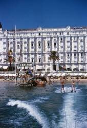 Hotel Sports (Slim Aarons) - Muzeo.com