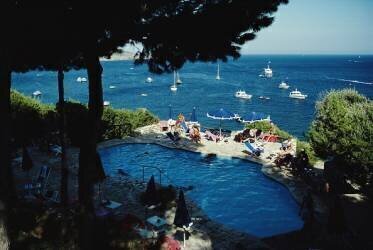 Il Pellicano Pool (Slim Aarons) - Muzeo.com