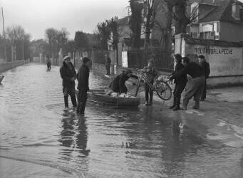 Inondations en banlieue parisienne (Keystone) - Muzeo.com