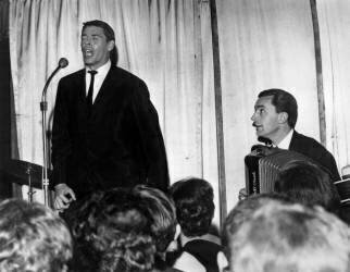 Jacques Brel at Cabaret L'Echelle De Jacob in Paris Jnauary 25 (anonyme) - Muzeo.com