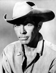 James Coburn dans Les 7 mercenaires (Collection Christophel) - Muzeo.com