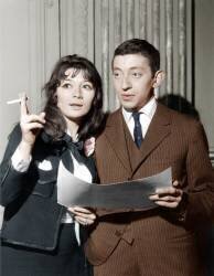 Juliette Greco et Serge Gainsbourg recevant le Grand Prix du Disque (Rue des Archives) - Muzeo.com