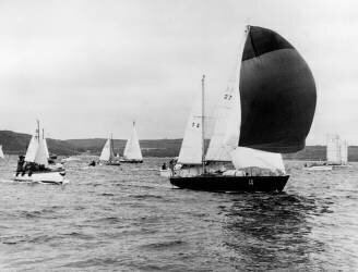 Le bateau du navigateur français Eric Tabarly (Rue des Archives) - Muzeo.com