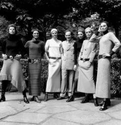 Le couturier français Pierre Cardin (Rue des Archives) - Muzeo.com