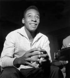 Le footballeur Pelé avant le tournoi de football à Paris le 7 juin (anonyme) - Muzeo.com