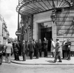 Le général de Gaulle reçoit les chefs des partis politiques (Rue des Archives) - Muzeo.com