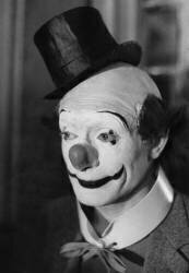 Le jour où le clown pleura (Rue des Archives) - Muzeo.com