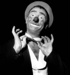 Le retour du clown Achille Zavatta (Rue des Archives) - Muzeo.com