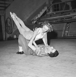 Les danseurs Roland Petit et Moira Shearer (Rue des Archives) - Muzeo.com