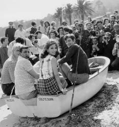 Lino Ventura, Jean Paul Belmondo et Andrea Parisy au Festival de Cannes (anonyme) - Muzeo.com