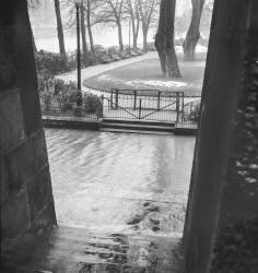 L'inondation de la Seine, Paris, 17 février 1952 (Rue des Archives) - Muzeo.com