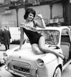 Lydiane Huet, « Miss Automobile » au Salon de l'Automobile (Rue des Archives) - Muzeo.com