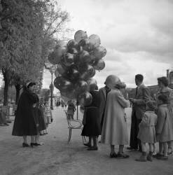 Marchande de ballons aux Tuileries (Keystone) - Muzeo.com