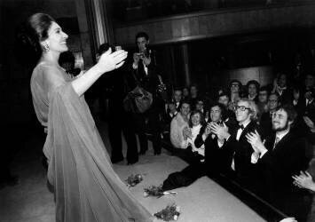 Maria Callas sur scène au Théâtre Des Champs Elysées à Paris (Rue des Archives) - Muzeo.com