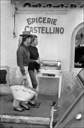 Maria Doria avec Elsa Martinelli à Saint-Tropez (Reporters Associés) - Muzeo.com