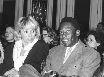 Mireille Darc et Pelé de football (anonyme) - Muzeo.com