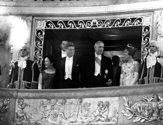 Mme Yvonne De Gaulle, Président américain John F. Kennedy, Général Charles De Gaulle, Président français, Jackie Kennedy (Rue des Archives) - Muzeo.com