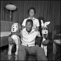 Pelé à la maison avec sa mère (anonyme) - Muzeo.com