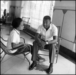 Pelé à la maison avec sa mère (anonyme) - Muzeo.com
