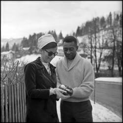 Pelé et sa femme Rosemeri dos Reis Cholbi pendant leur lune de miel (anonyme) - Muzeo.com