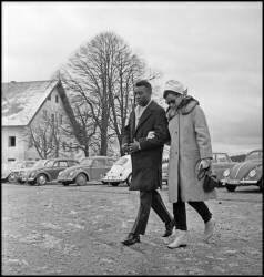 Pelé et sa femme Rosemeri dos Reis Cholbi pendant leur lune de miel (anonyme) - Muzeo.com