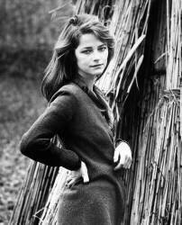 Portrait de l'actrice britannique Charlotte Rampling (née en 1946) (Angelo Deligio) - Muzeo.com