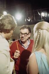 Russ Meyer sur le tournage de 