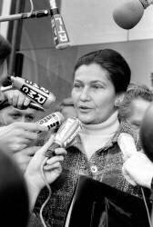 Simone Veil, ministre de la santé (Rue des Archives) - Muzeo.com