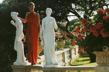 St Tropez Garden (Slim Aarons) - Muzeo.com
